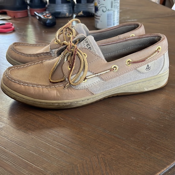 Women’s size 7.5 sperry top siders. Gold glitter down the sides. - Picture 2 of 4
